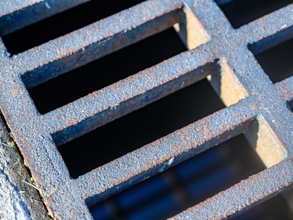 A close up of the bottom of a grate
